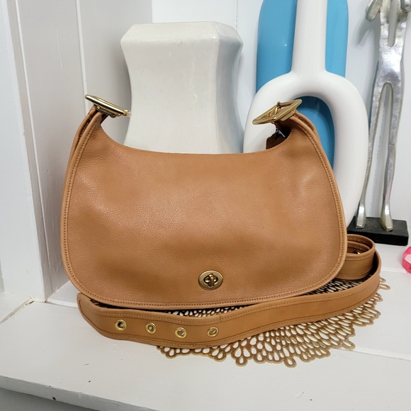 Coach Handbags - Vintage Coach Crescent Bag 9338